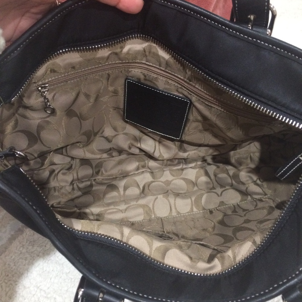 Coach bag 💯% authentic!! - Picture 10 of 13